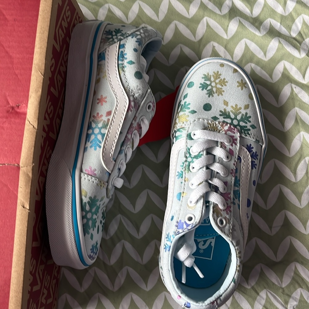 Snowflake vans - Picture 2 of 7